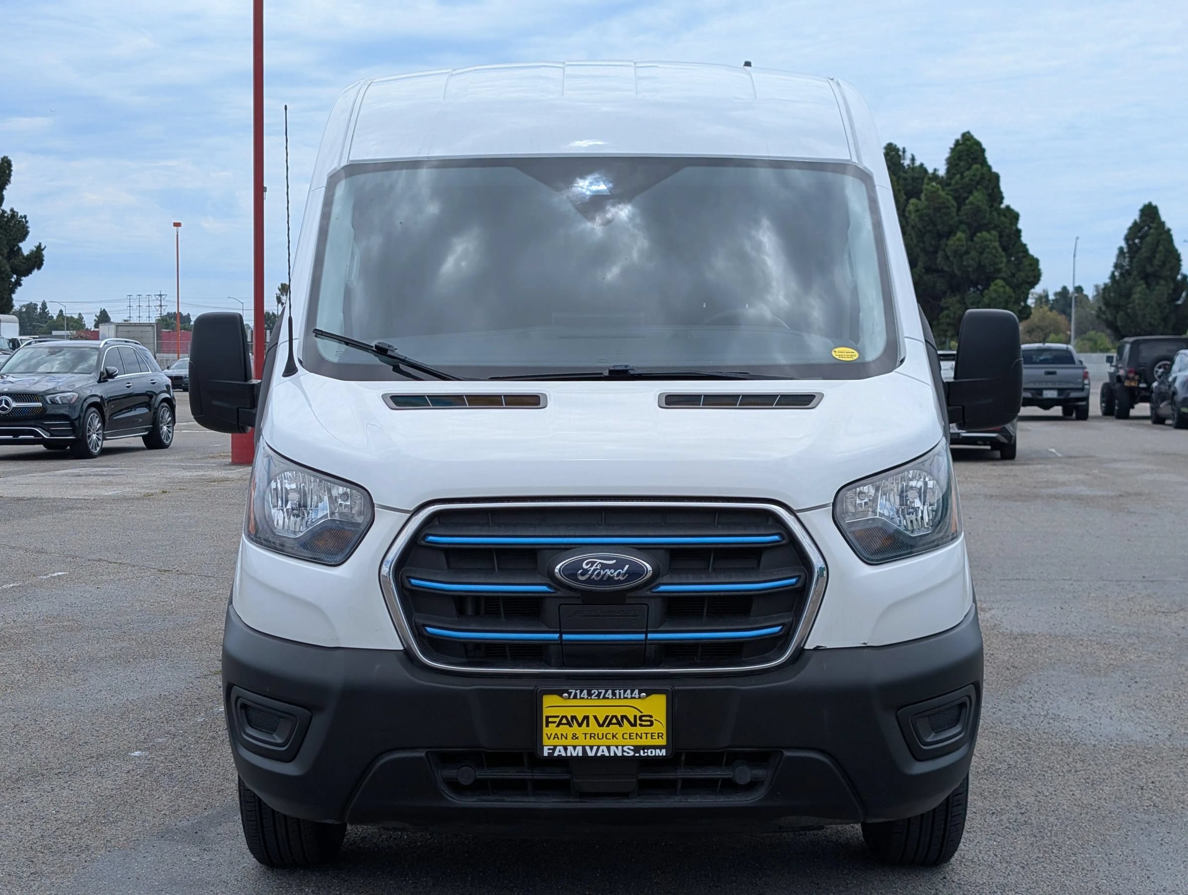 Used 2023 Ford E-Transit Medium Roof RWD image 2
