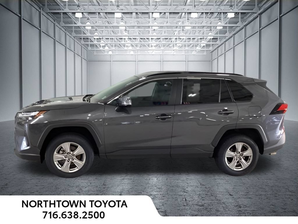 Used 2025 Toyota RAV4 XLE AWD/4WD image 3