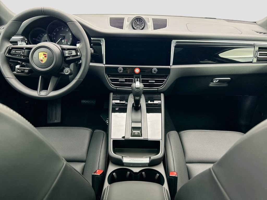 Used 2026 Porsche Macan AWD/4WD image 16
