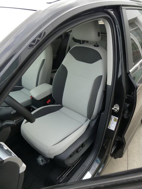 New 2026 Volkswagen Taos SE FWD image 12