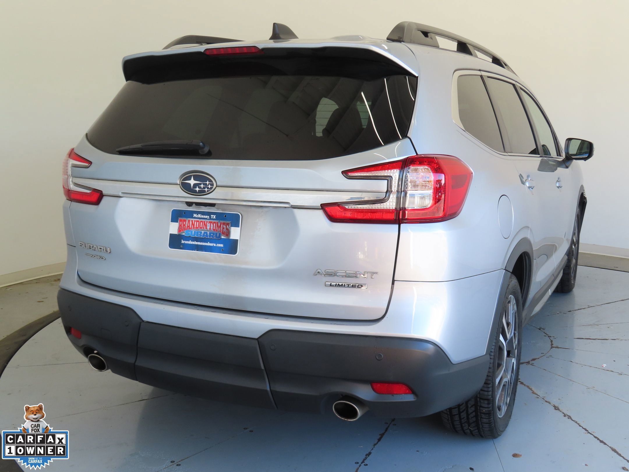 Used 2023 Subaru Ascent Limited w/ Technology Package AWD/4WD image 3