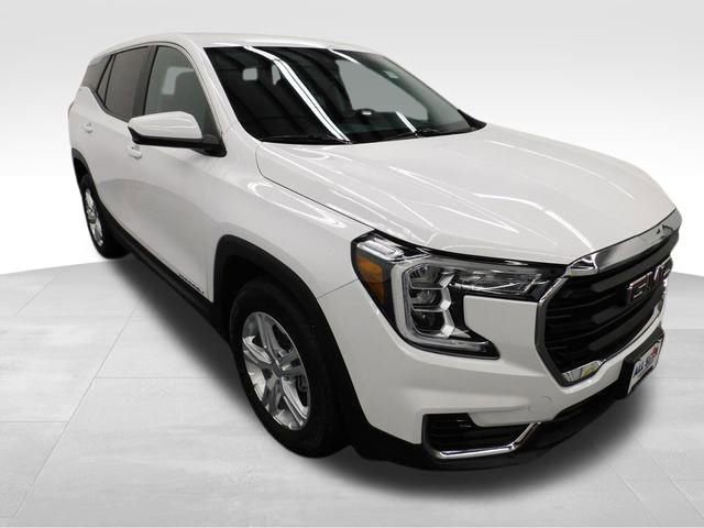 Used 2024 GMC Terrain SLE image 2