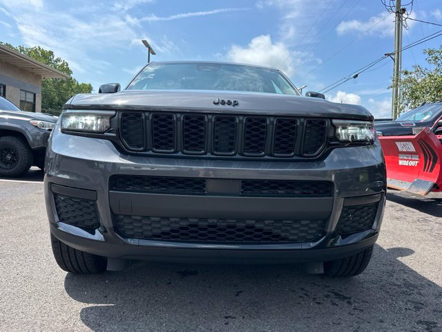 Used 2023 Jeep Grand Cherokee L Laredo AWD/4WD image 27