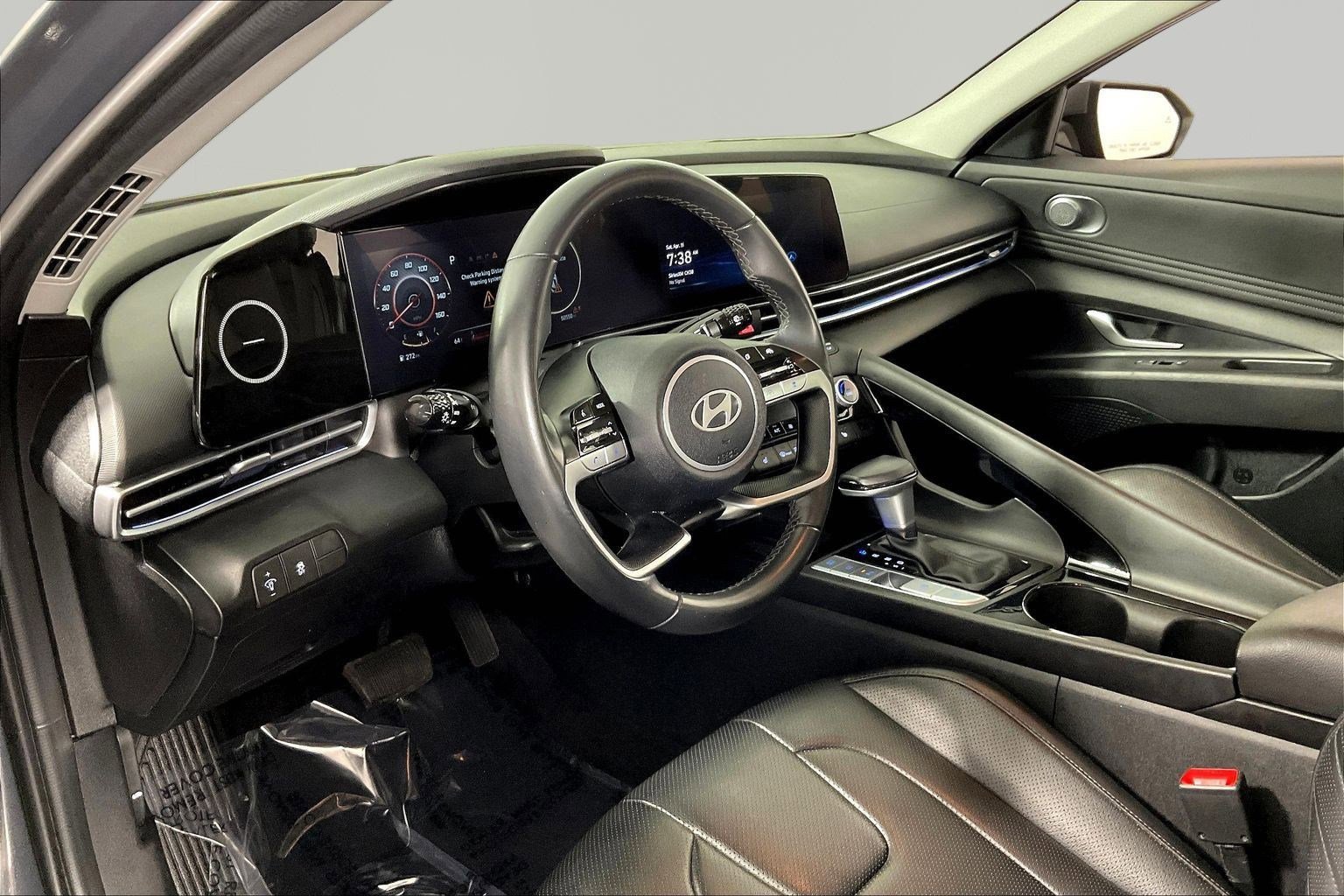 Used 2024 Hyundai Elantra Limited FWD image 16