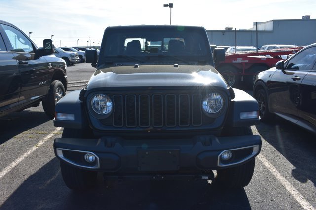 Used 2024 Jeep Gladiator Sport image 2