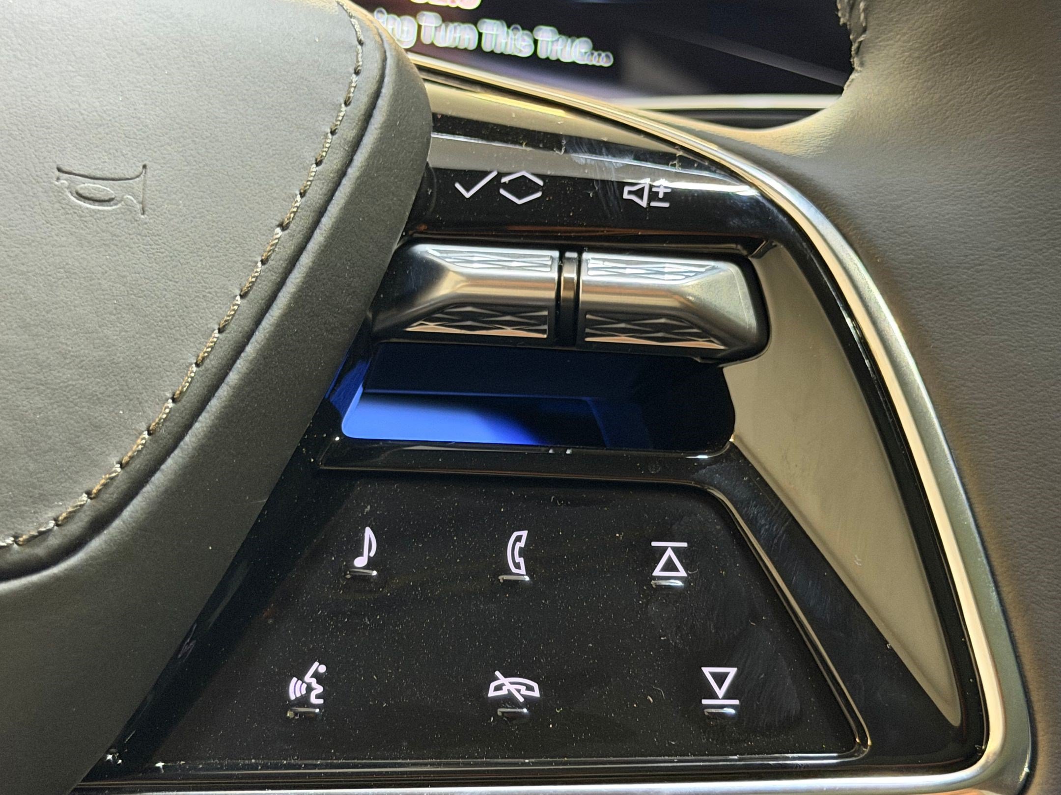 New 2026 Cadillac Optiq V AWD/4WD image 32