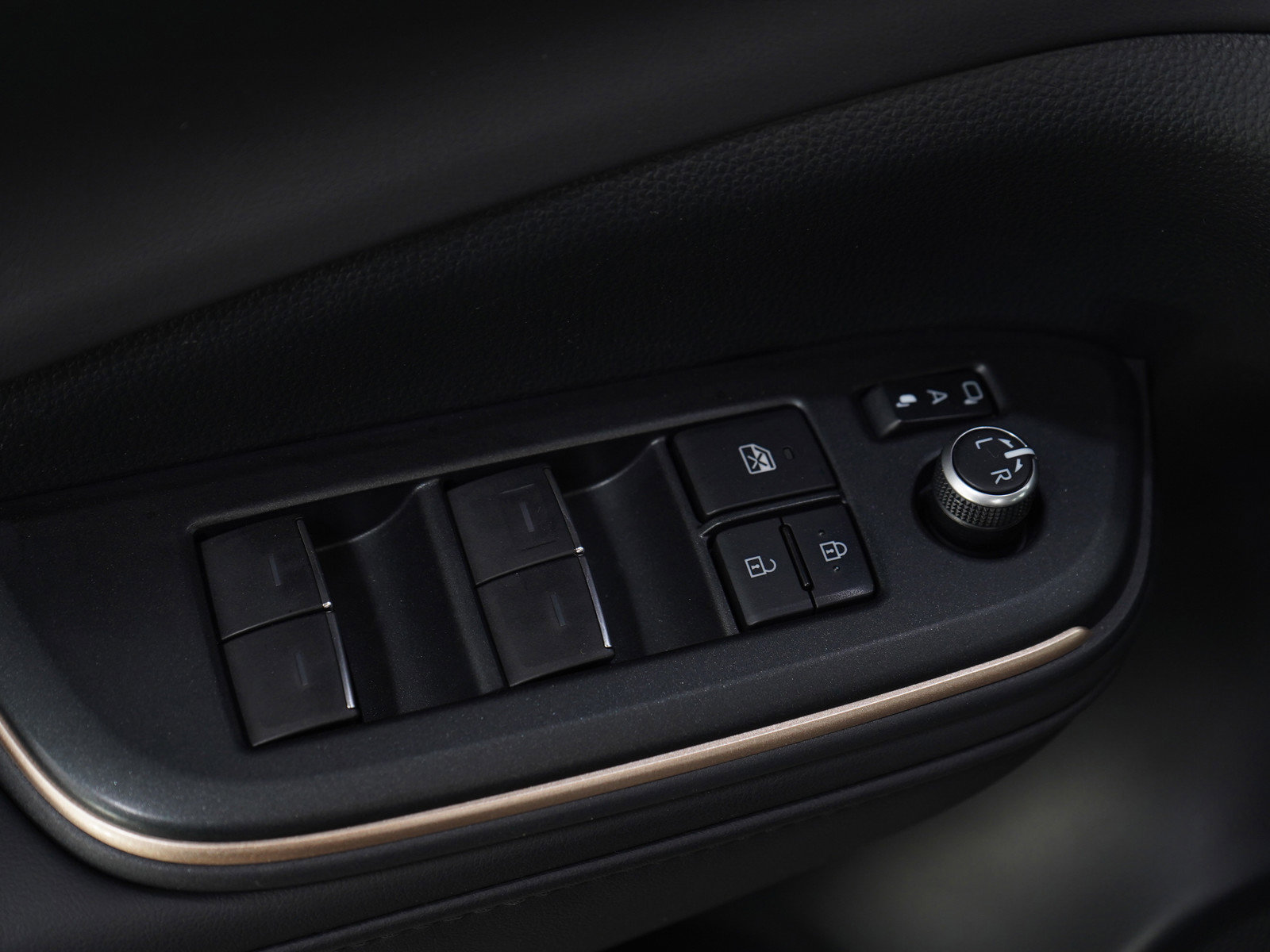 Used 2023 Toyota Crown XLE image 21