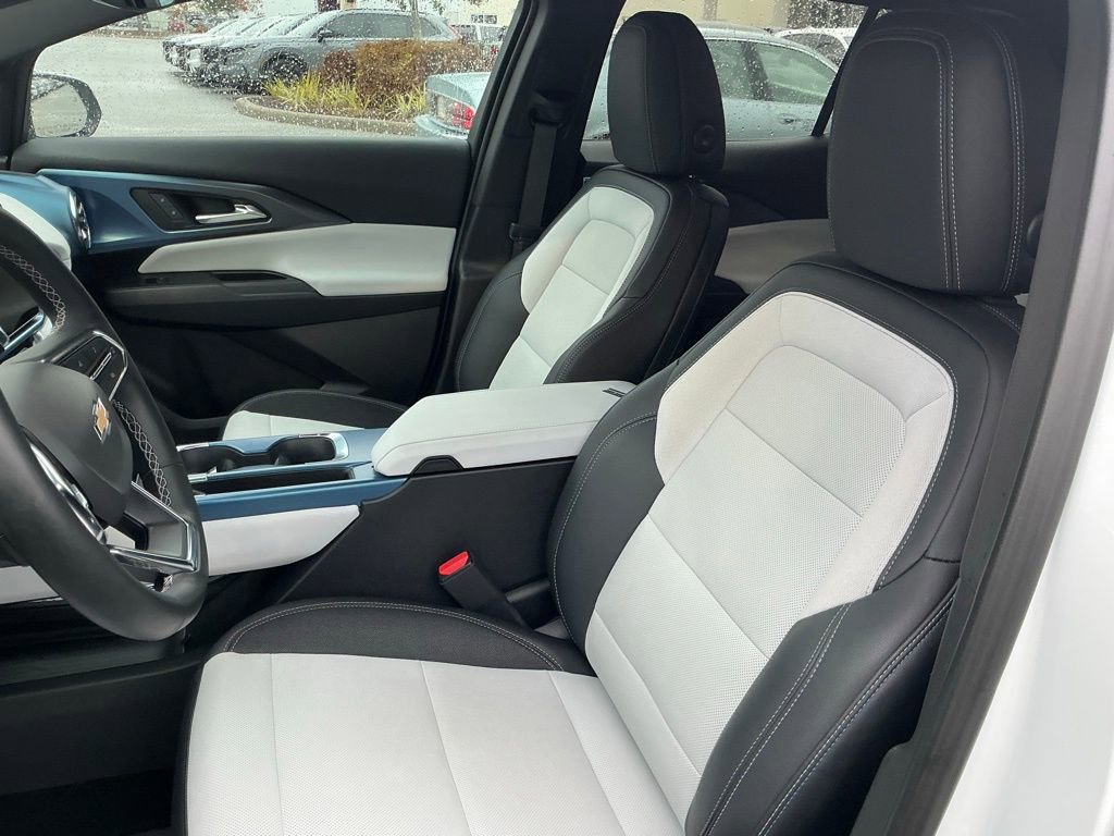 Used 2025 Chevrolet Equinox EV LT image 27