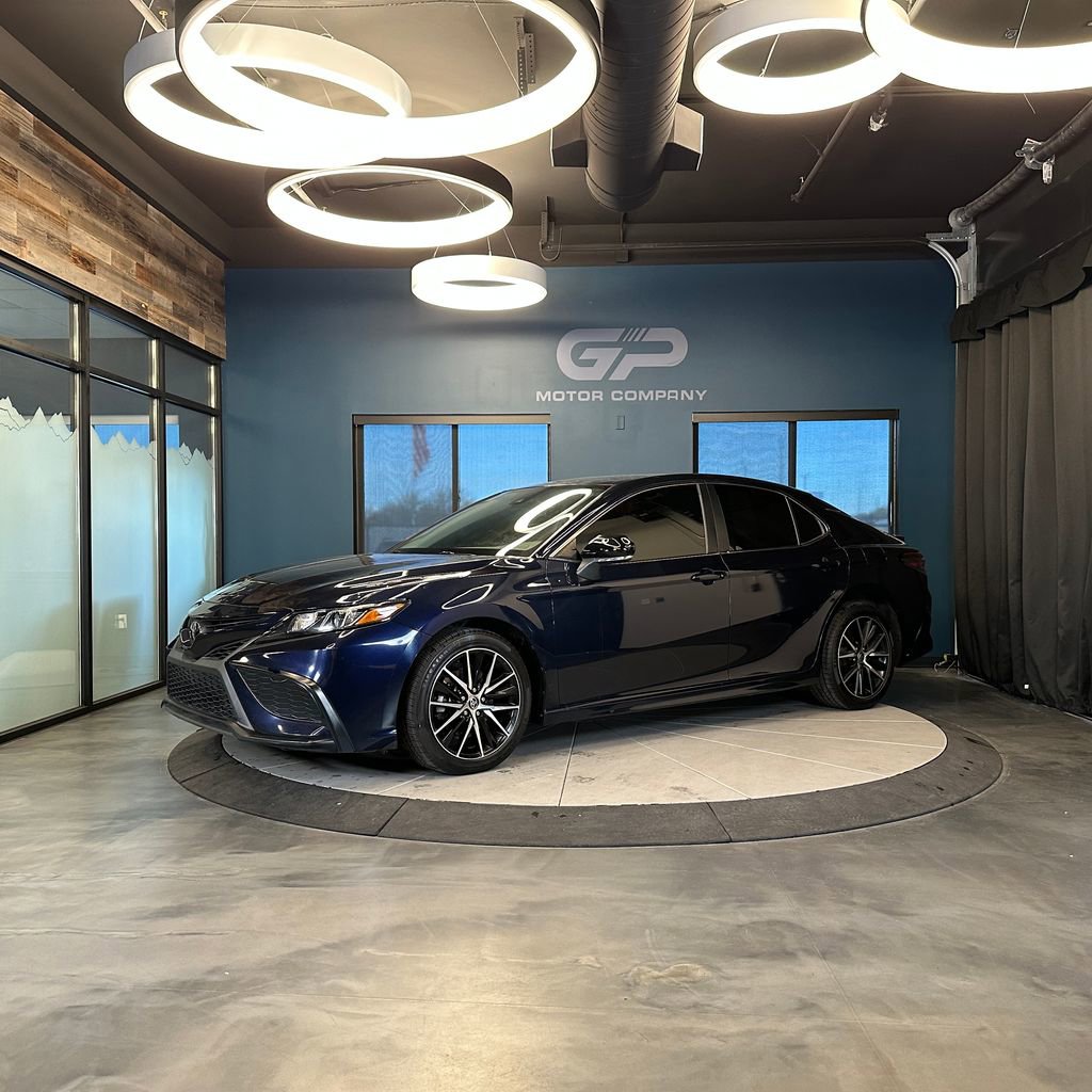 Used 2022 Toyota Camry SE image 7