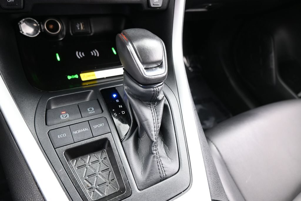 Used 2025 Toyota RAV4 XLE Premium FWD image 28
