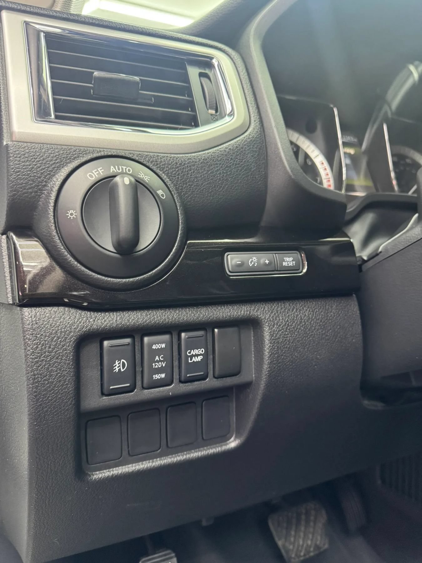 Used 2017 Nissan Titan SV RWD image 15