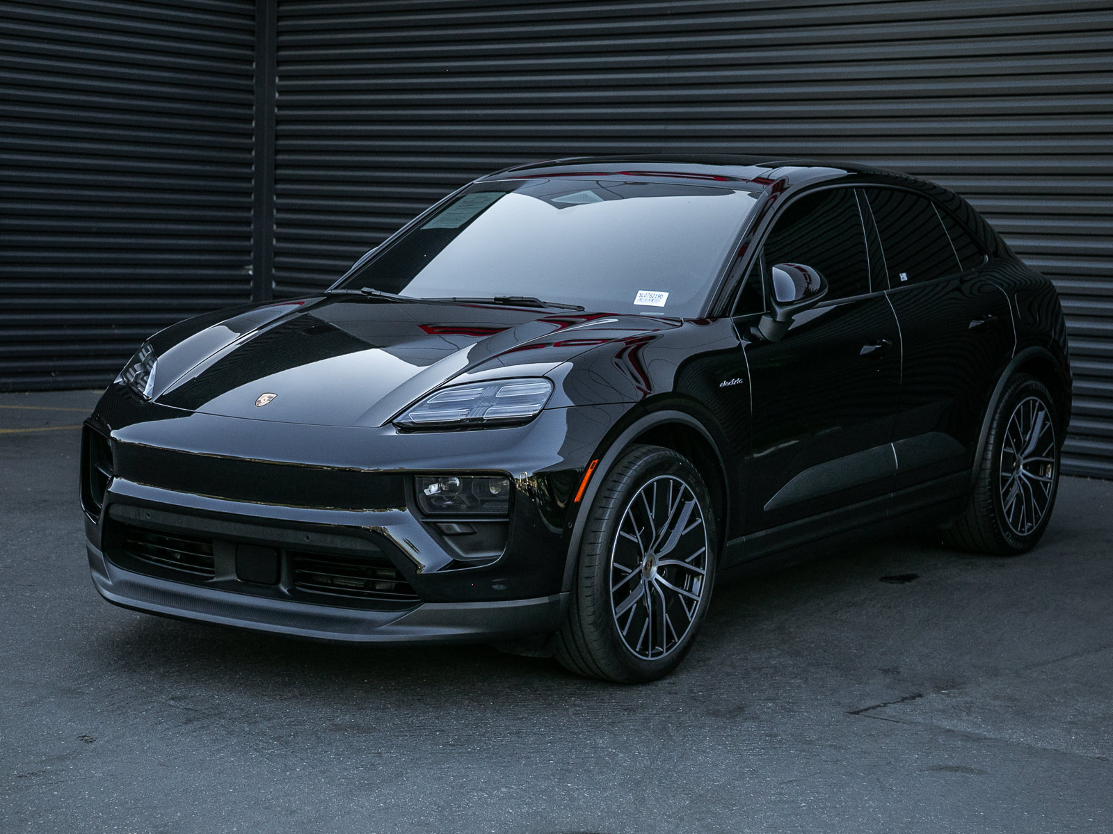 Certified 2025 Porsche Macan Electric RWD image 1