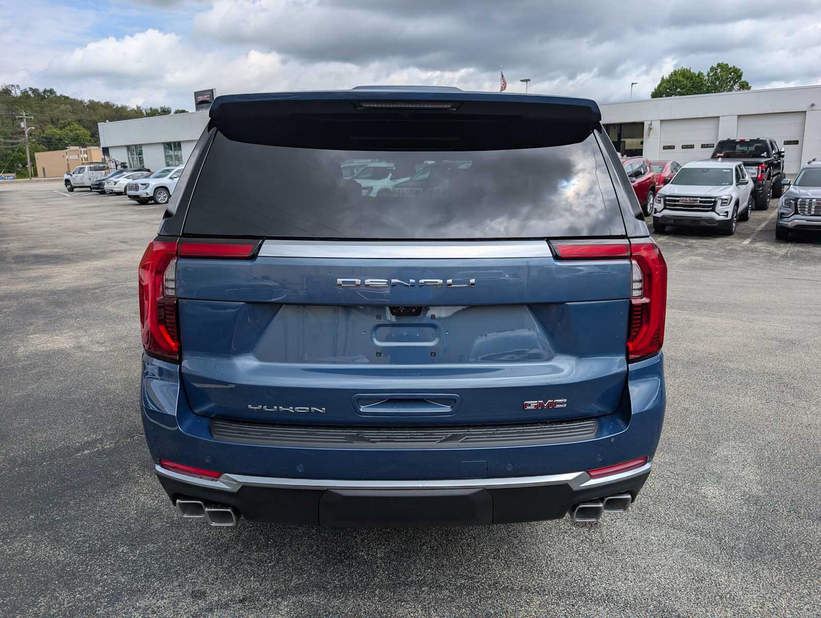 New 2026 GMC Yukon Denali w/ Denali Reserve Package AWD/4WD image 9