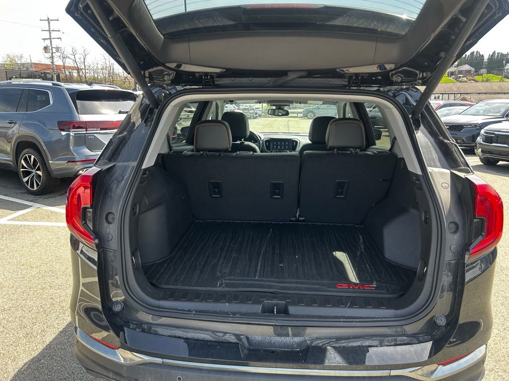 Used 2023 GMC Terrain AT4 w/ Tech Package image 9