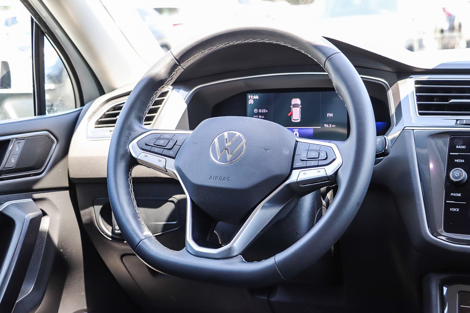Certified 2022 Volkswagen Tiguan SE FWD image 17