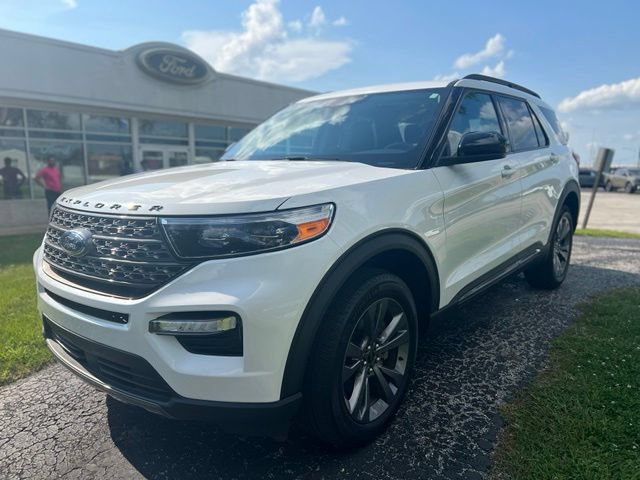 Used 2023 Ford Explorer XLT w/ Equipment Group 202A AWD/4WD image 4