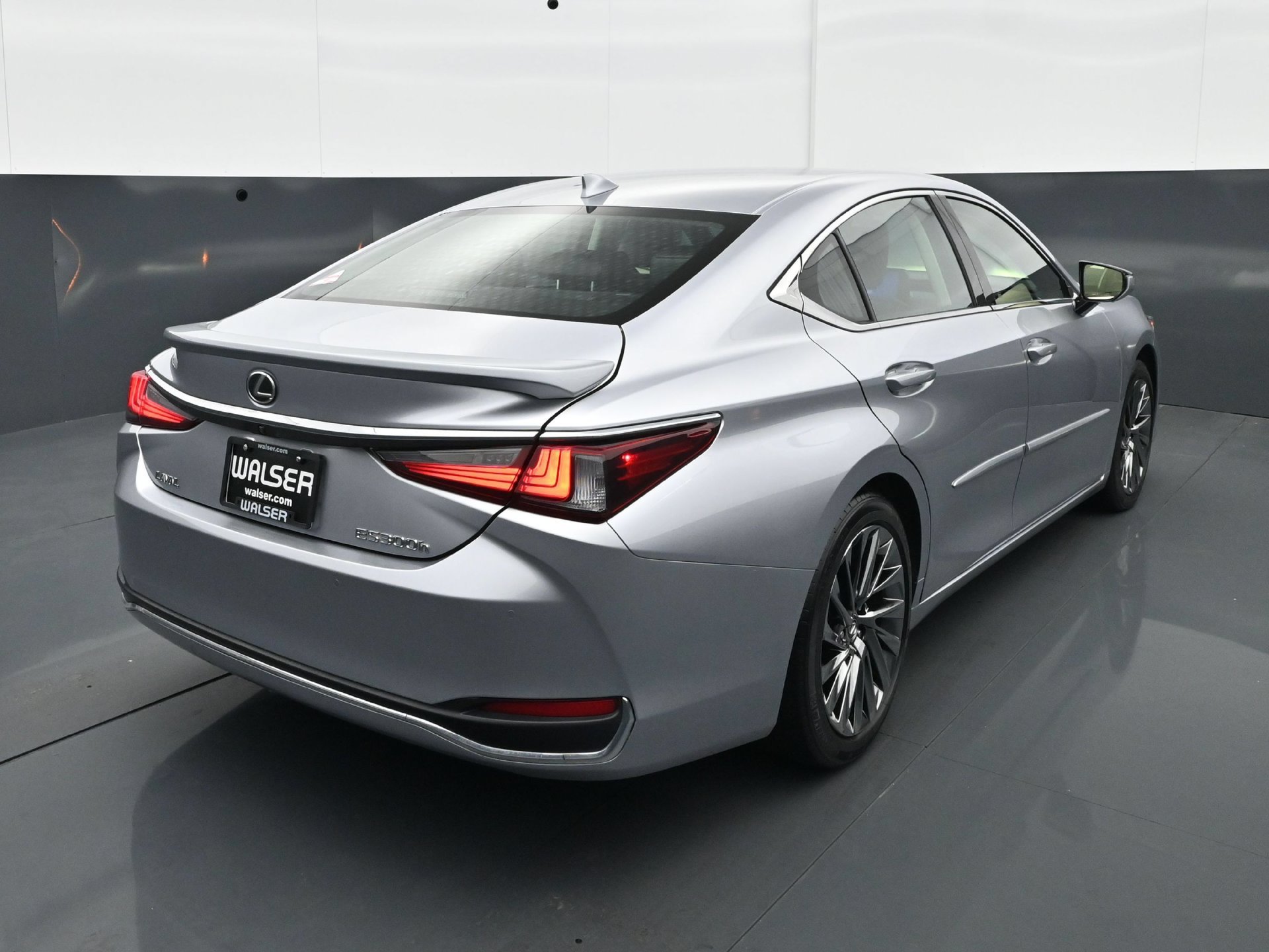 Used 2025 Lexus ES 300h FWD image 6