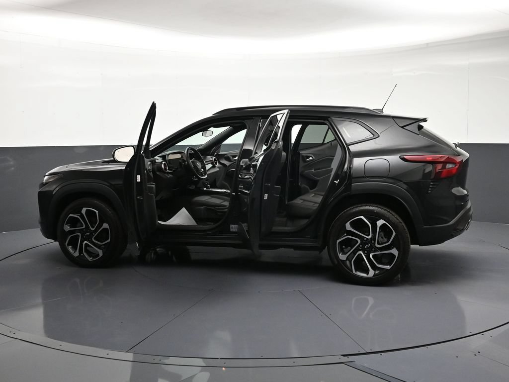 Used 2024 Chevrolet Trax RS w/ Sunroof Package FWD image 34