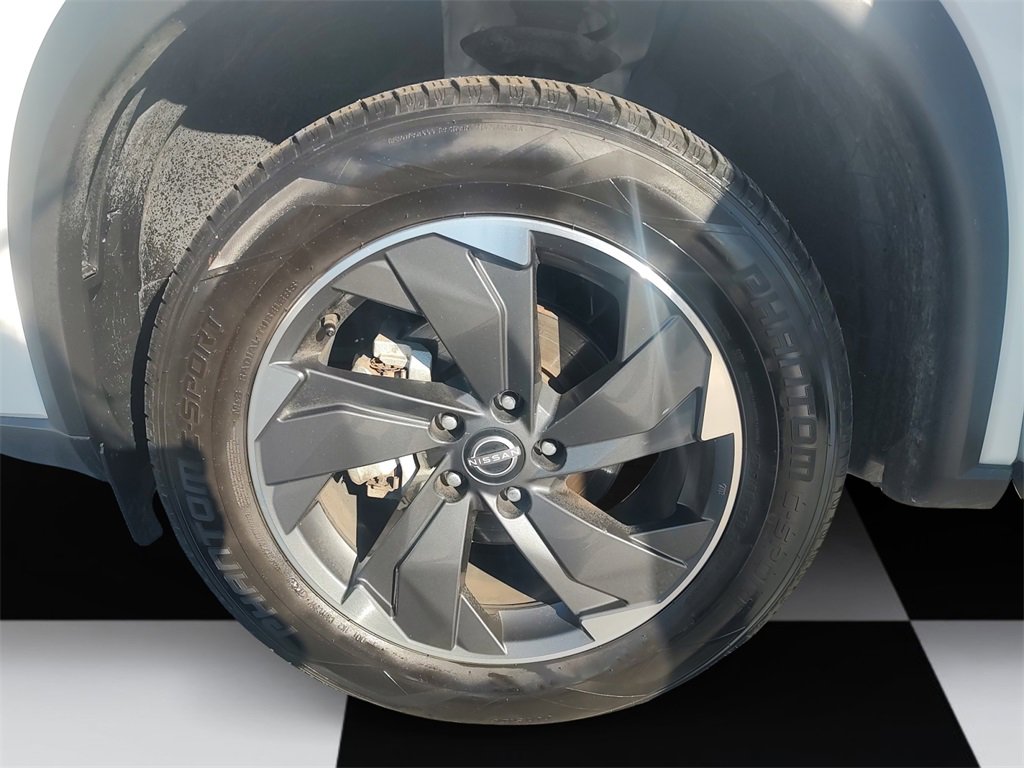 Used 2024 Nissan Rogue SV image 14