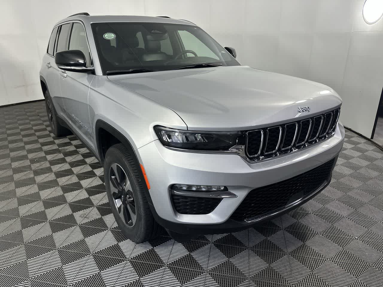 Used 2024 Jeep Grand Cherokee Limited 4xe AWD/4WD image 11