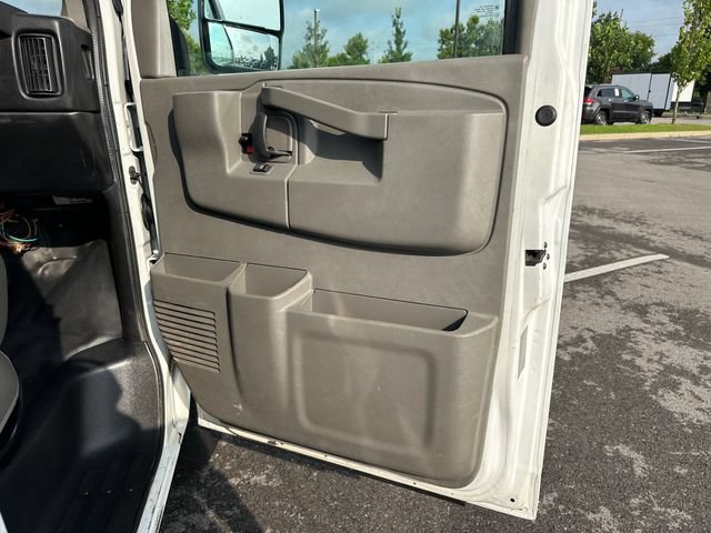 Used 2016 GMC Savana 3500 RWD image 17
