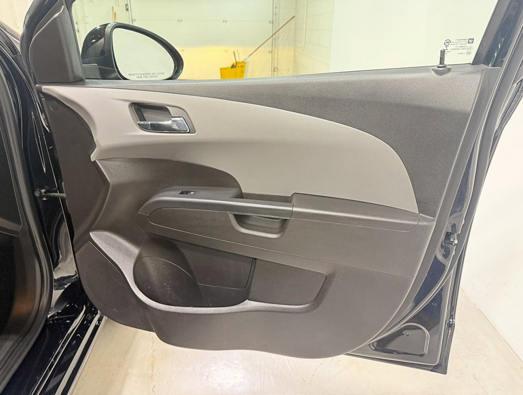 Used 2018 Chevrolet Sonic LT image 32