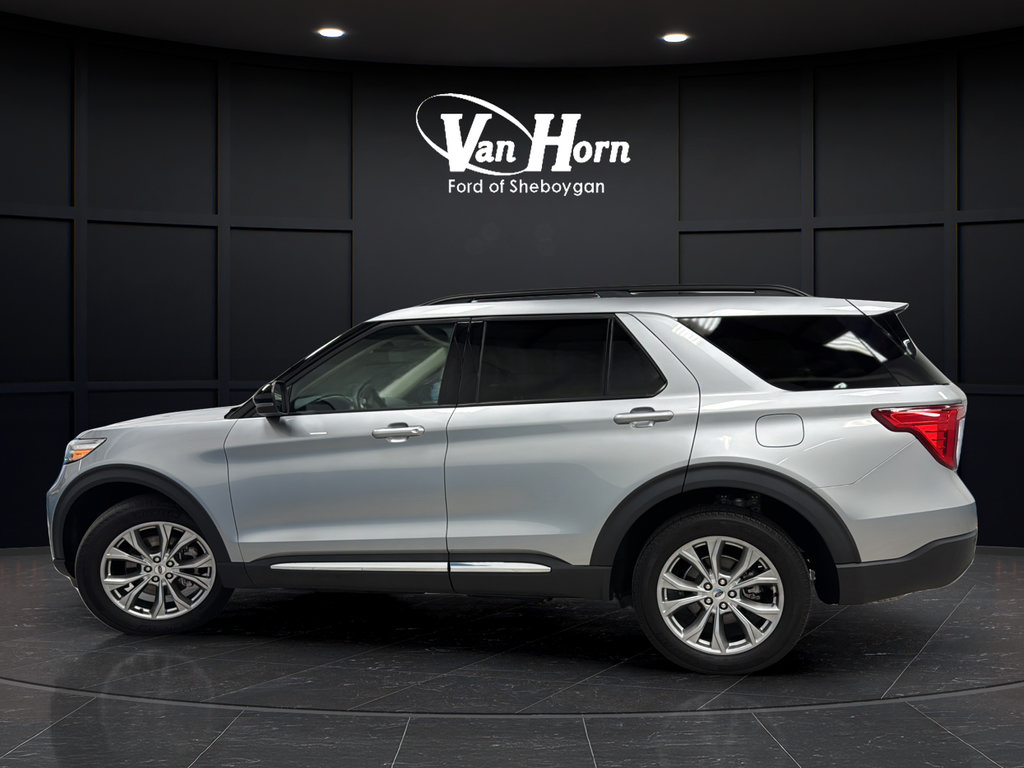 Used 2023 Ford Explorer XLT w/ Equipment Group 202A AWD/4WD image 4