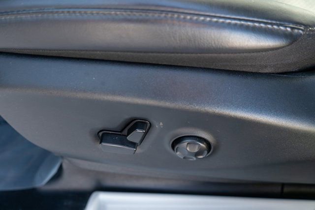 Used 2023 Chrysler Pacifica Touring-L w/ Uconnect Theater Family Group image 22