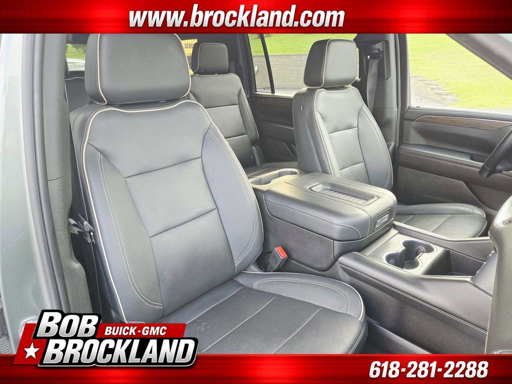 Used 2023 Chevrolet Suburban Premier image 17