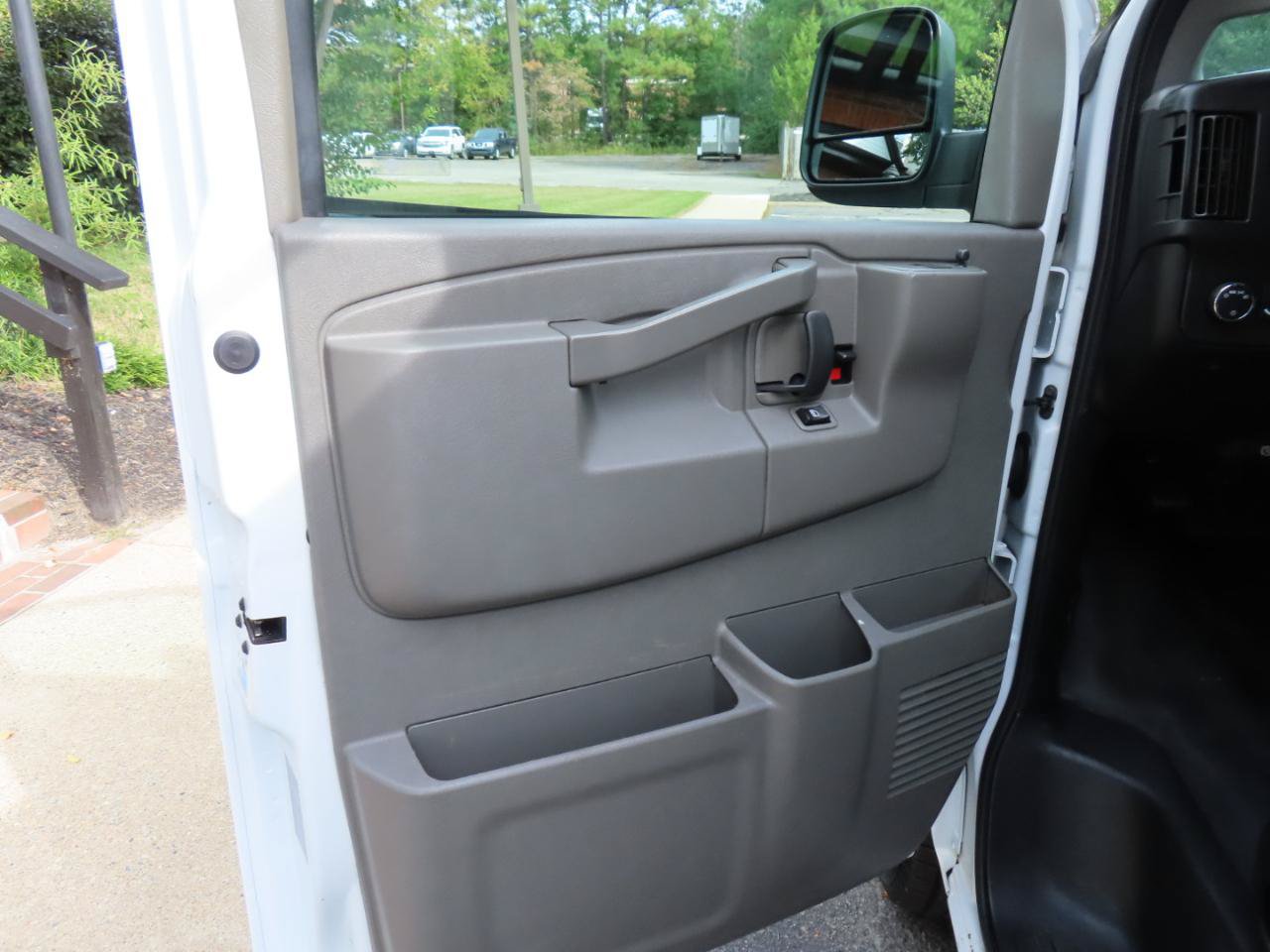 Used 2020 Chevrolet Express 3500 w/ Driver Convenience Package RWD image 16