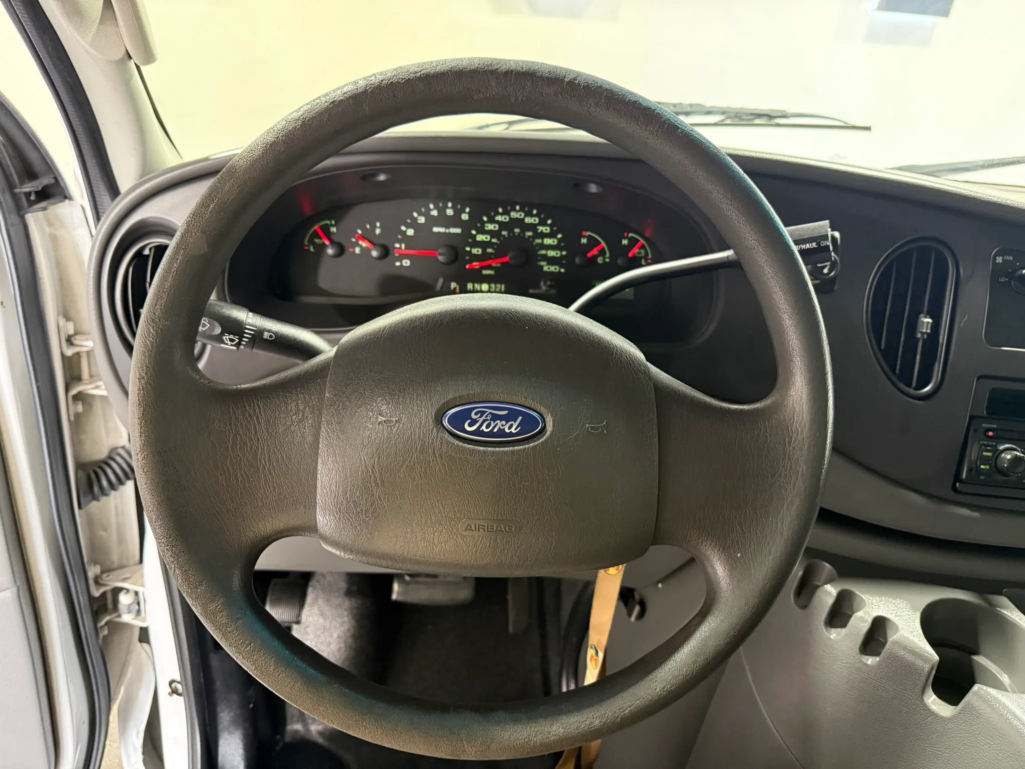 Used 2005 Ford E-350 and Econoline 350 Super Duty RWD image 11