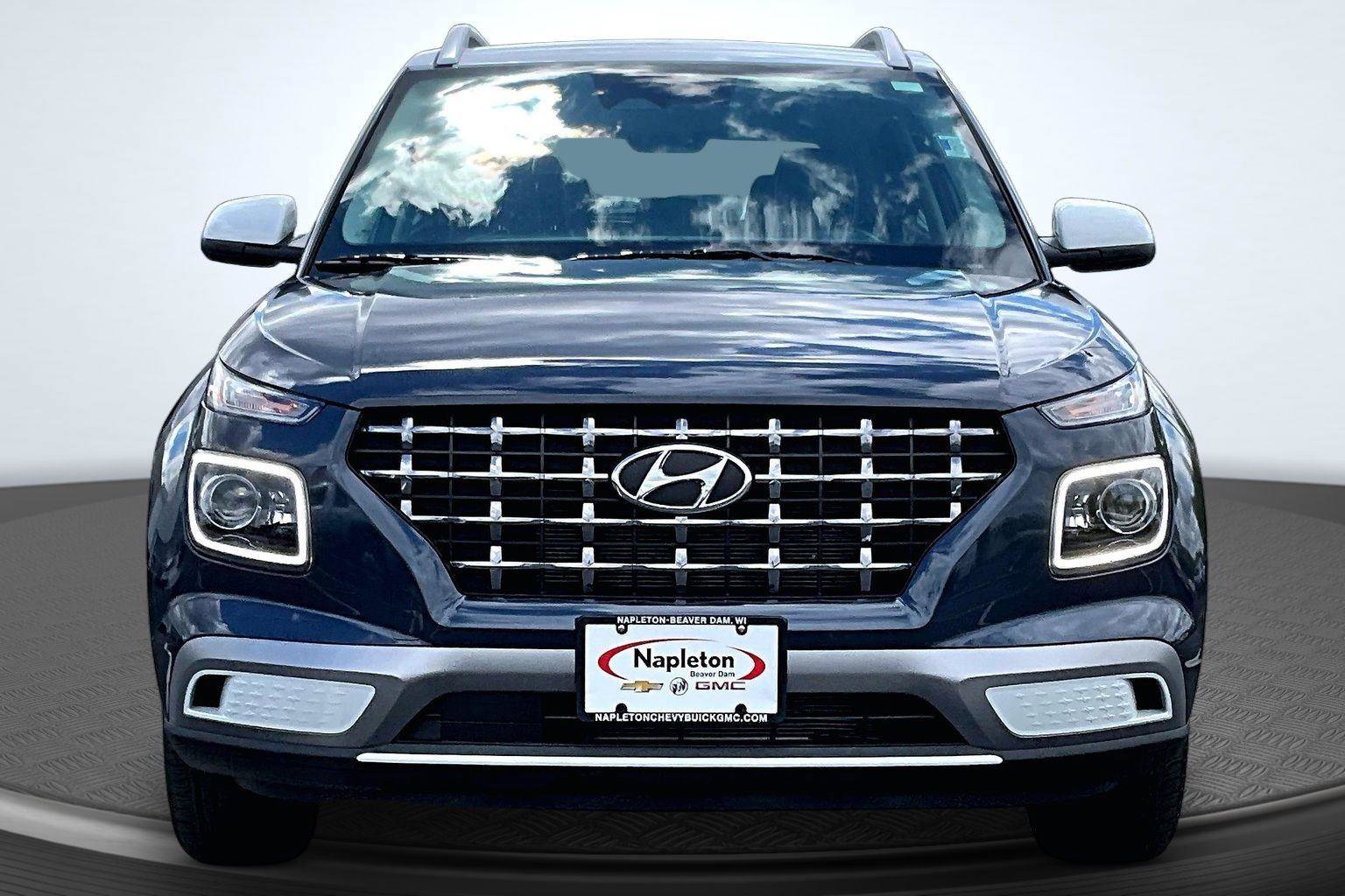 Used 2024 Hyundai Venue Limited FWD image 3