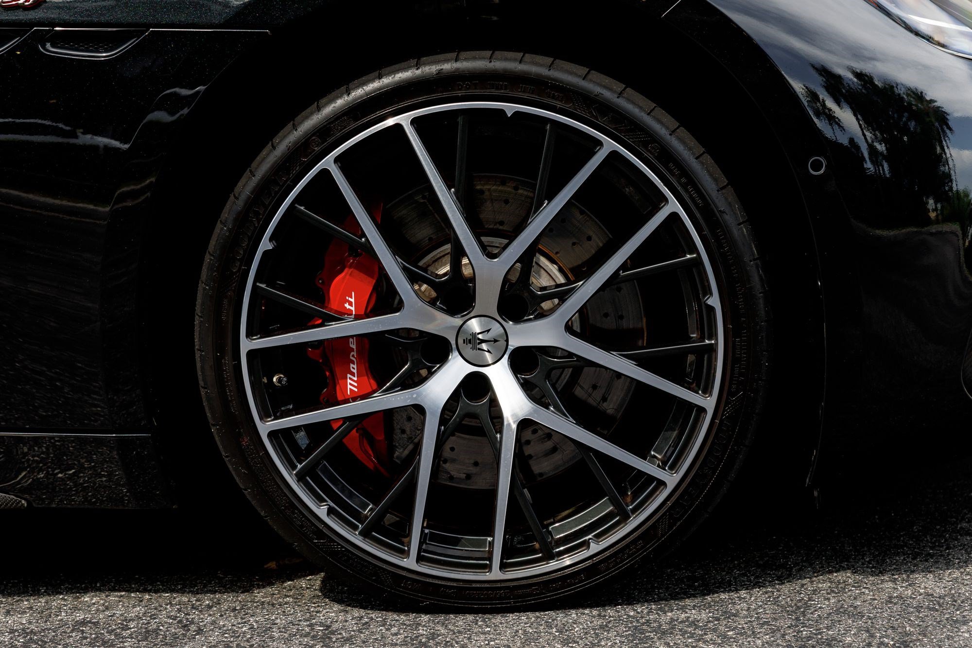 Used 2024 Maserati GranCabrio Trofeo AWD/4WD image 37