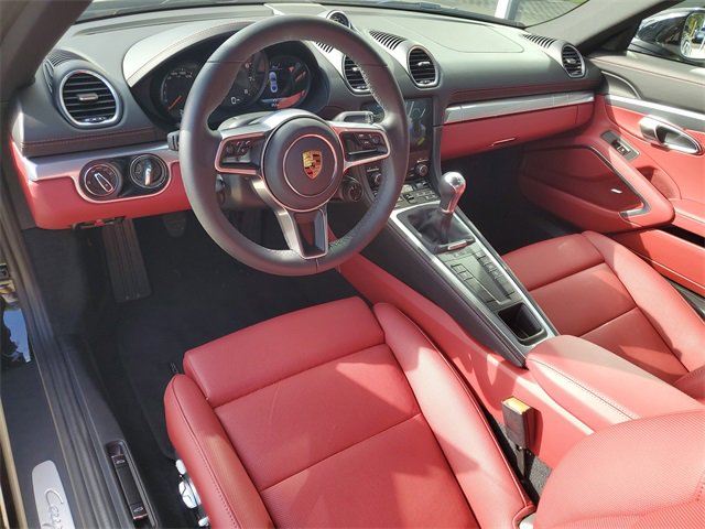 Used 2025 Porsche 718 Cayman image 4