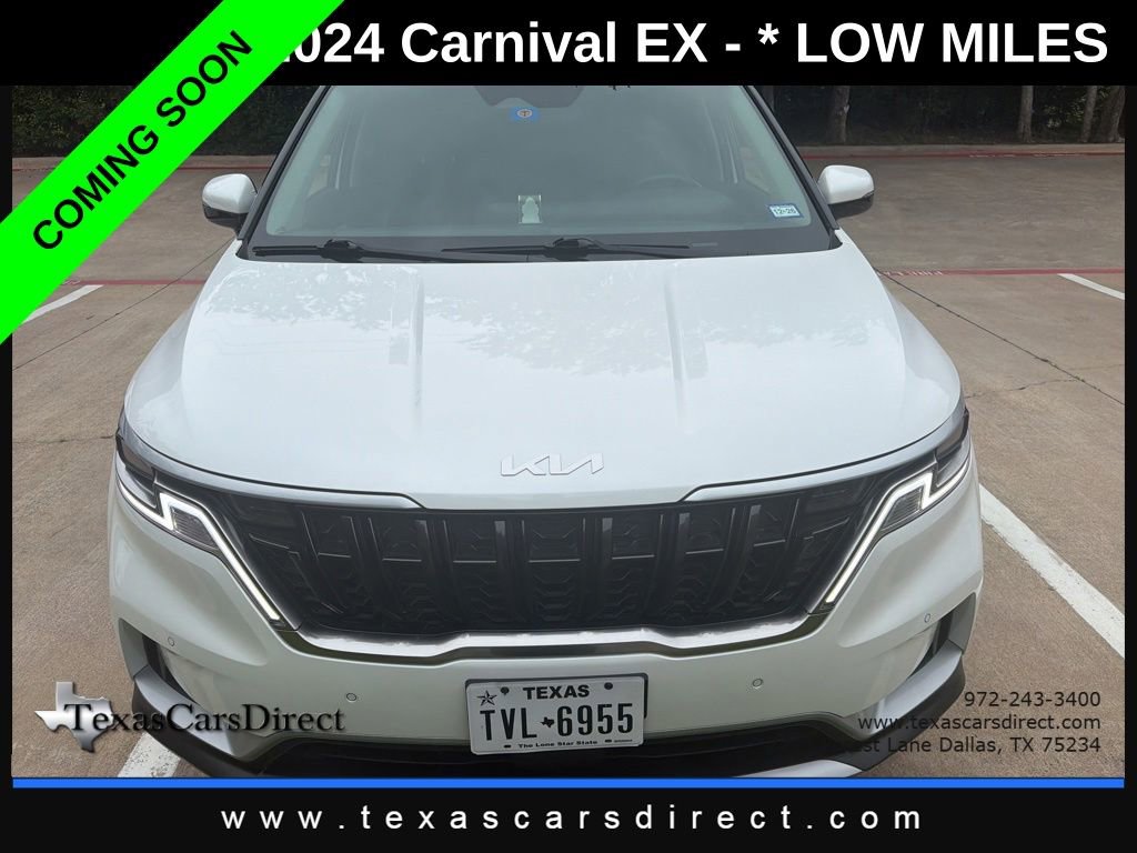 Used 2024 Kia Carnival EX FWD image 2