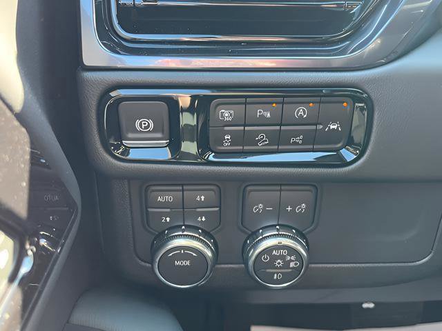 New 2026 GMC Yukon AT4 AWD/4WD image 14