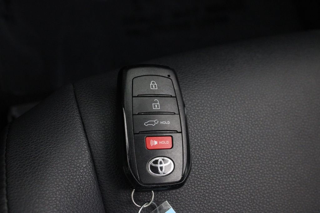 Used 2023 Toyota Corolla Cross XLE w/ Convenience Package FWD image 31