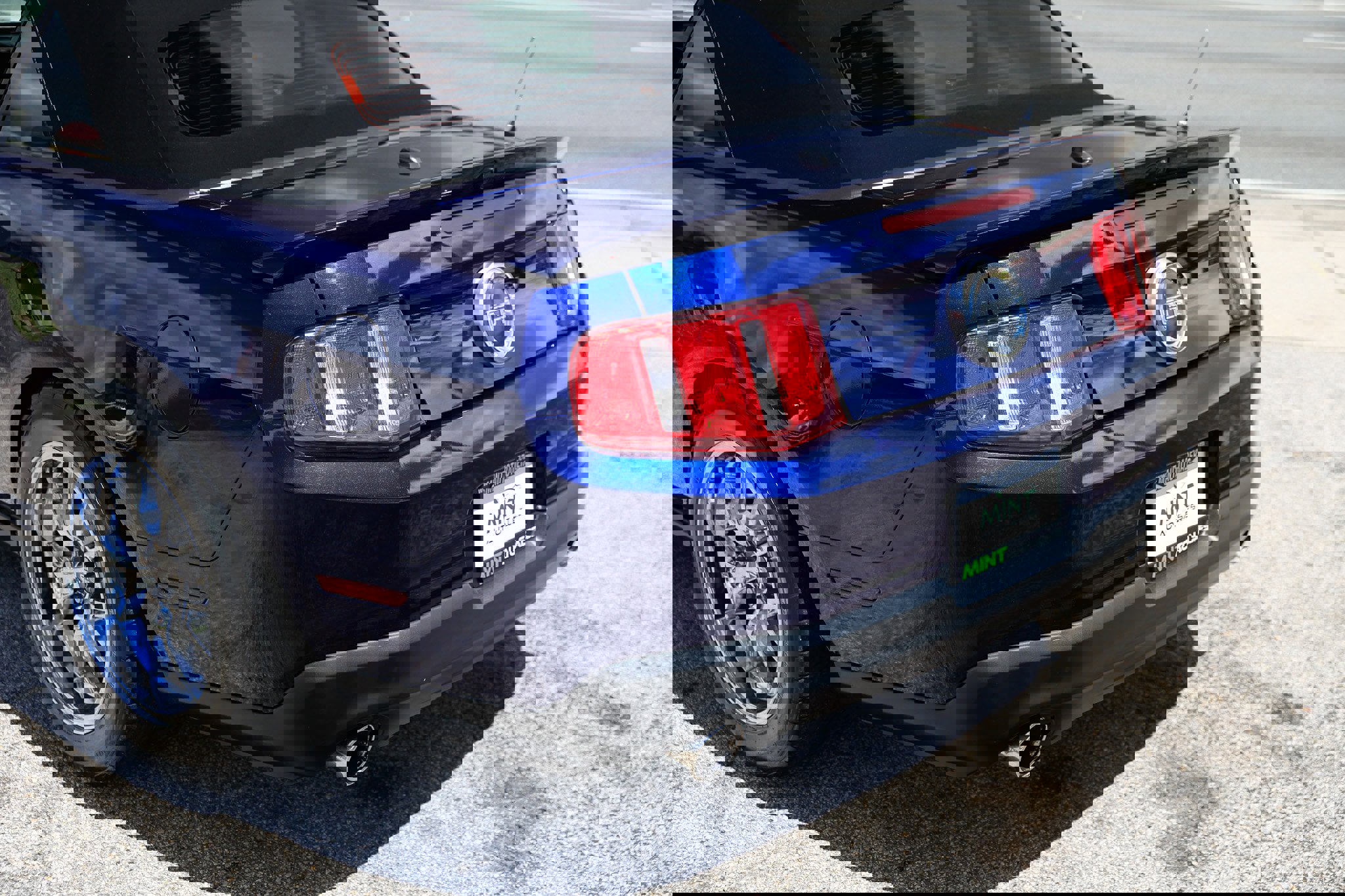 Used 2010 Ford Mustang GT image 34