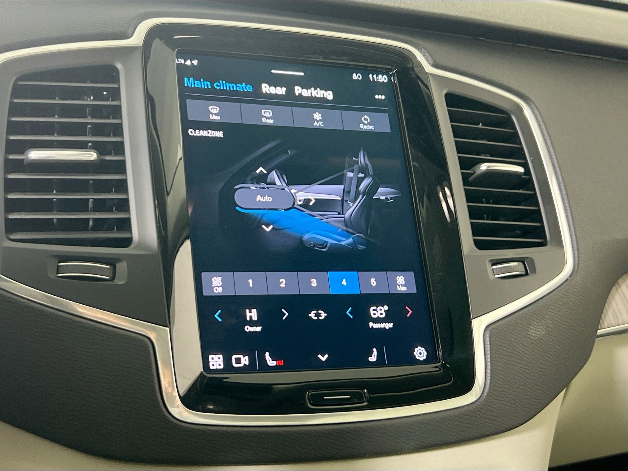 Used 2023 Volvo XC90 B6 Core w/ Protection Package Premier image 16