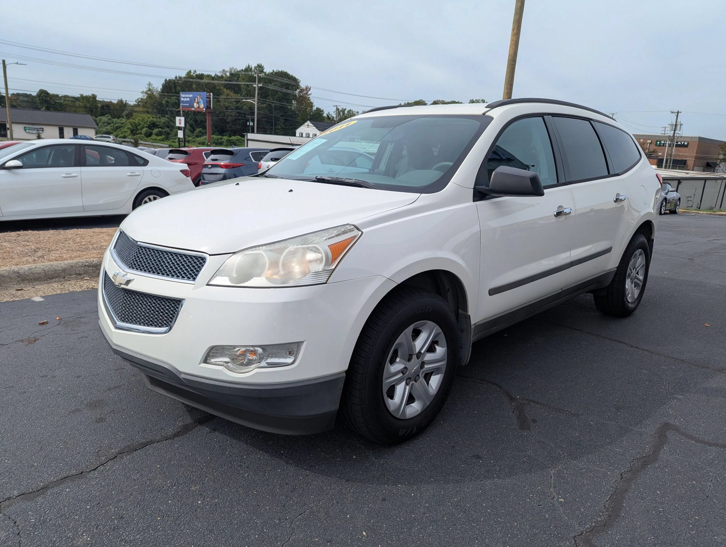 Used 2011 Chevrolet Traverse LS FWD image 3