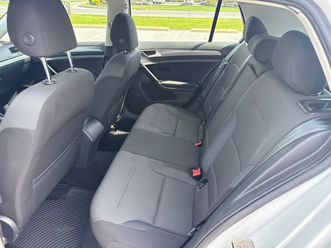 Used 2018 Volkswagen Golf S image 11