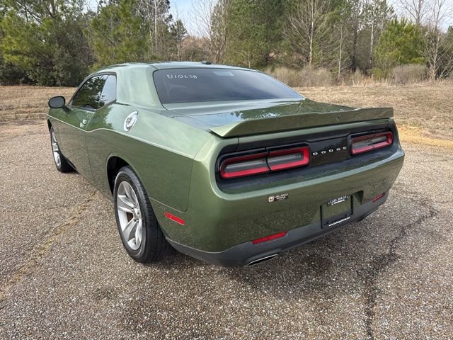 Used 2018 Dodge Challenger SXT image 4