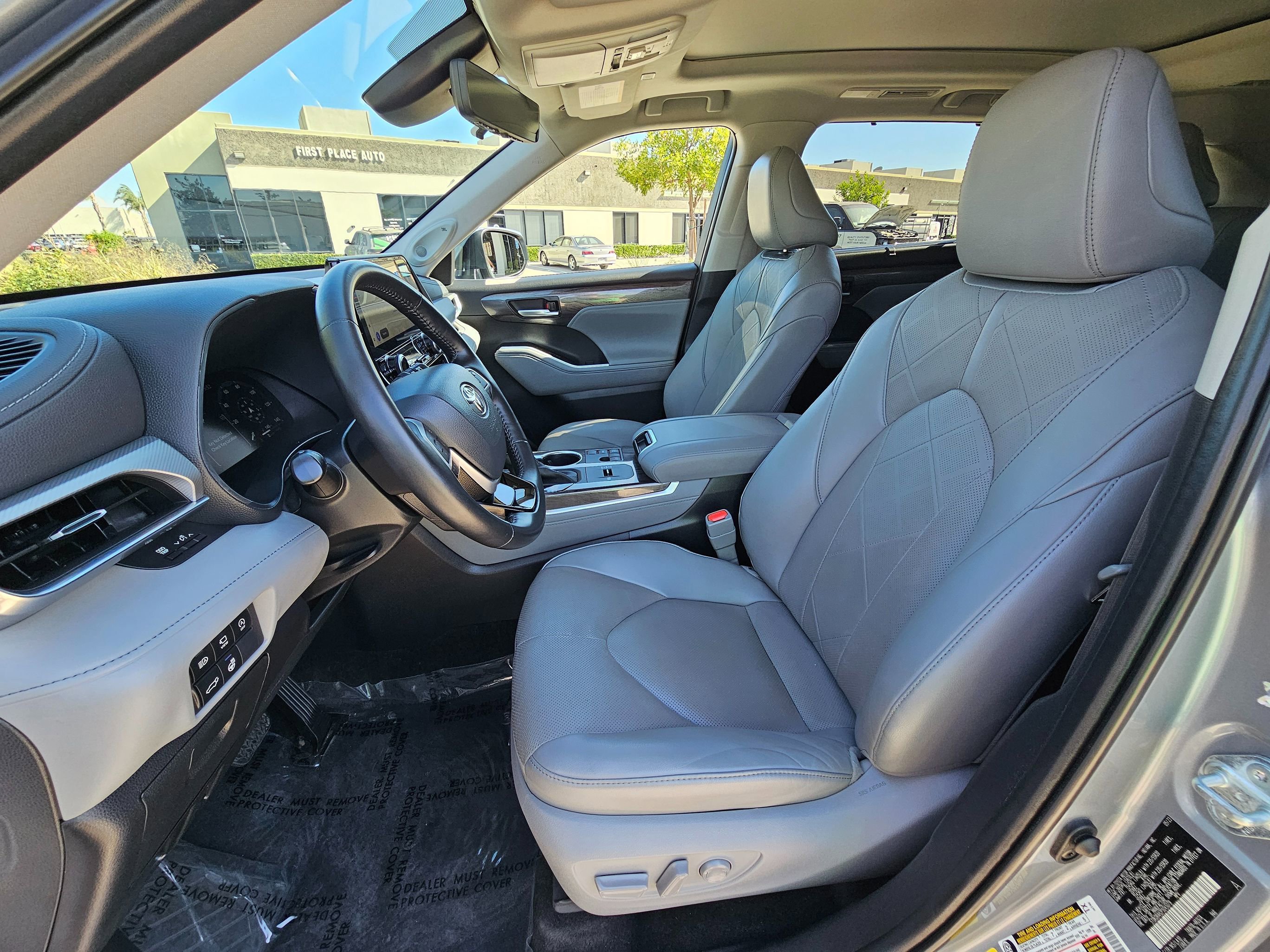 Used 2023 Toyota Highlander Platinum image 18
