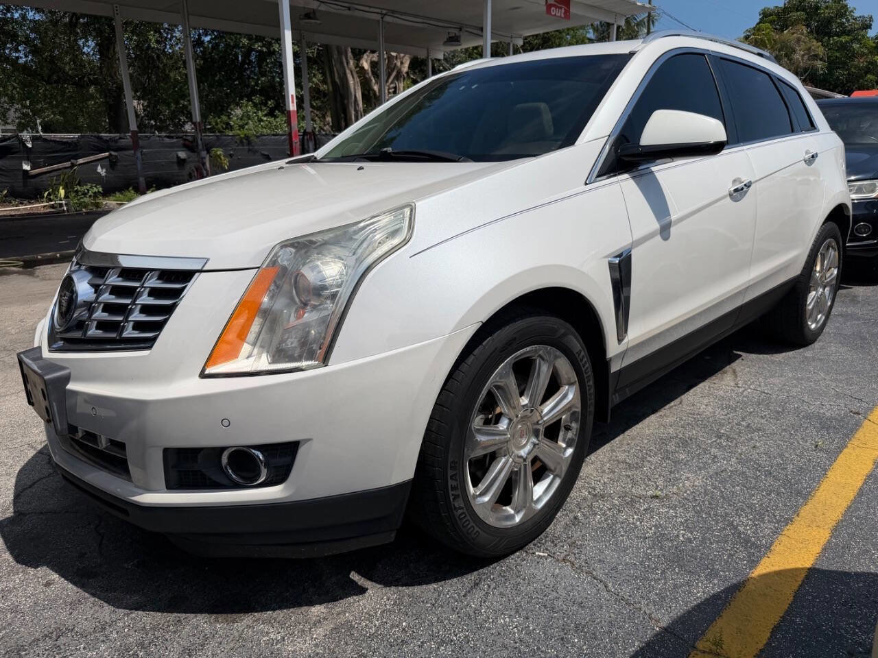 Used 2015 Cadillac SRX Premium w/ Driver Assist Package AWD/4WD image 2