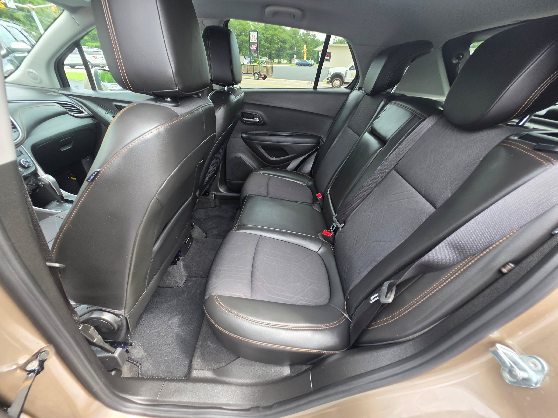 Used 2018 Chevrolet Trax LT w/ LT Convenience Package AWD/4WD image 9