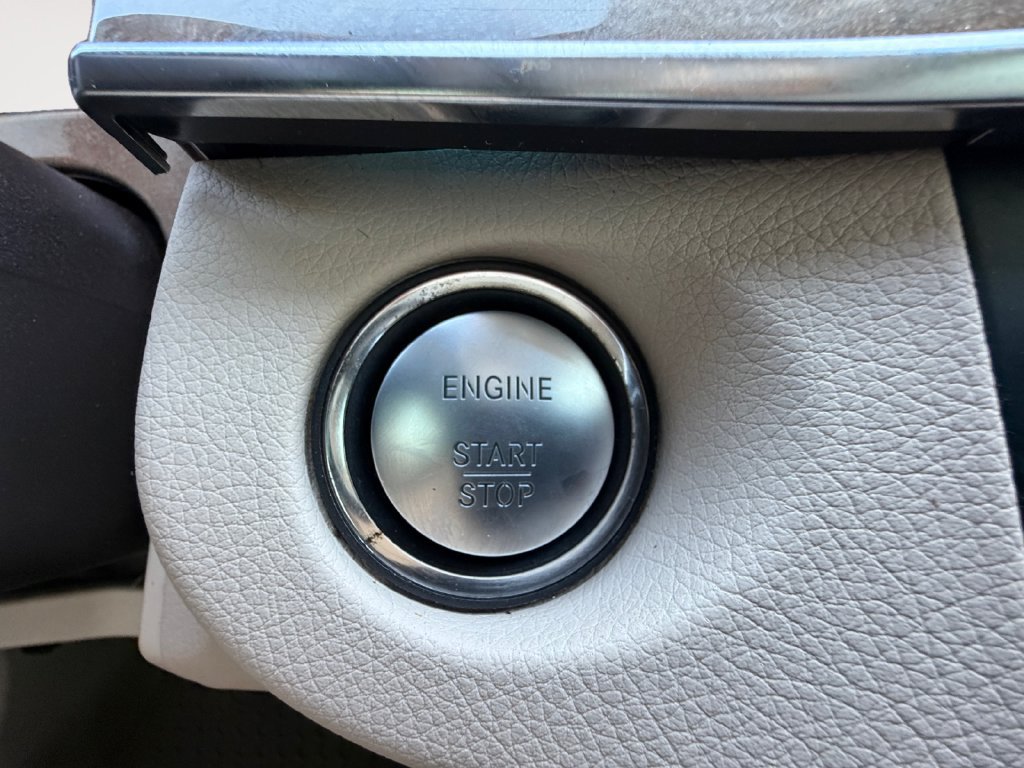 Used 2014 Mercedes-Benz E 350 4MATIC Sedan image 26