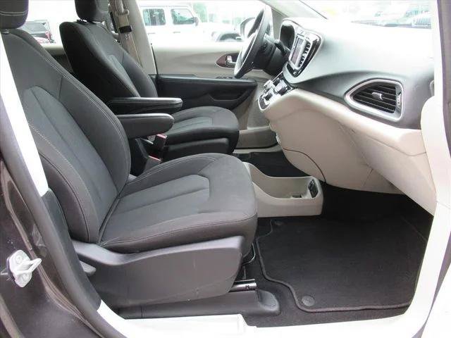 Certified 2023 Chrysler Voyager LX FWD image 10