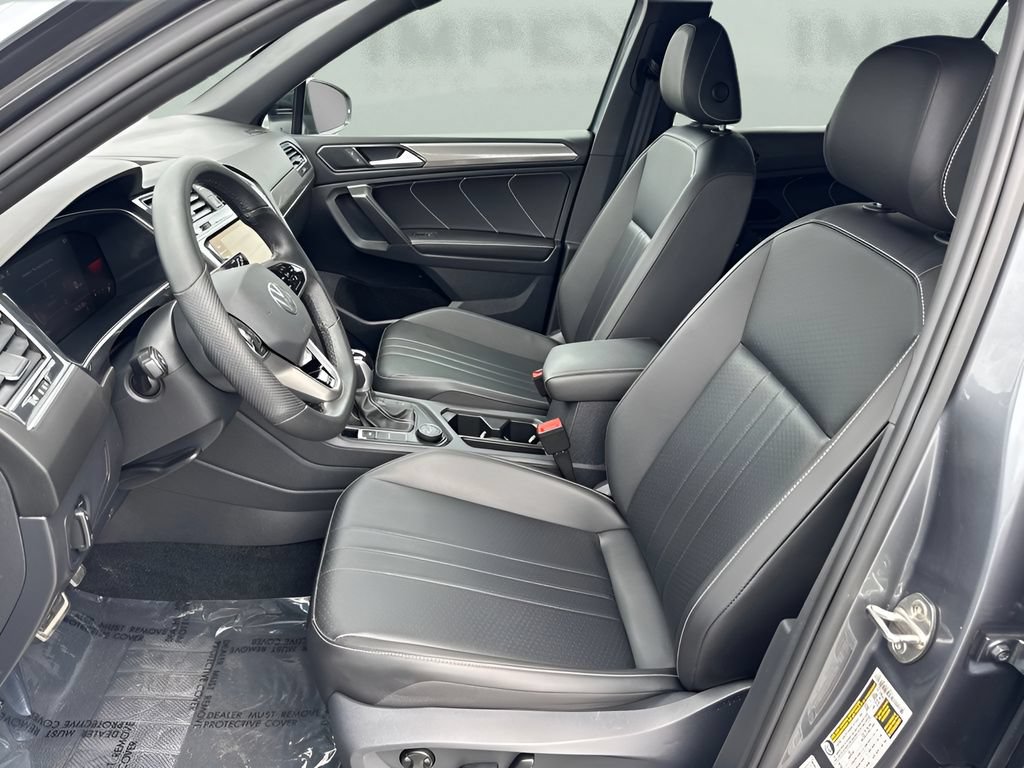 Used 2022 Volkswagen Tiguan SE R-Line AWD/4WD image 9