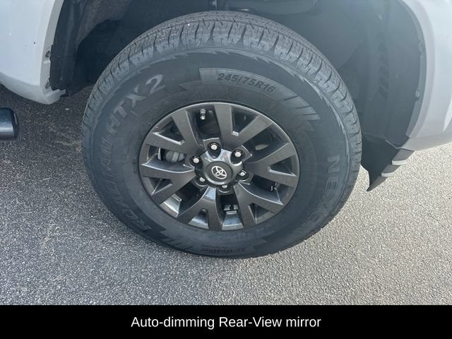 Used 2020 Toyota Tacoma SR5 AWD/4WD image 25