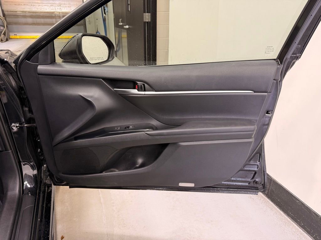 Used 2019 Toyota Camry SE image 24